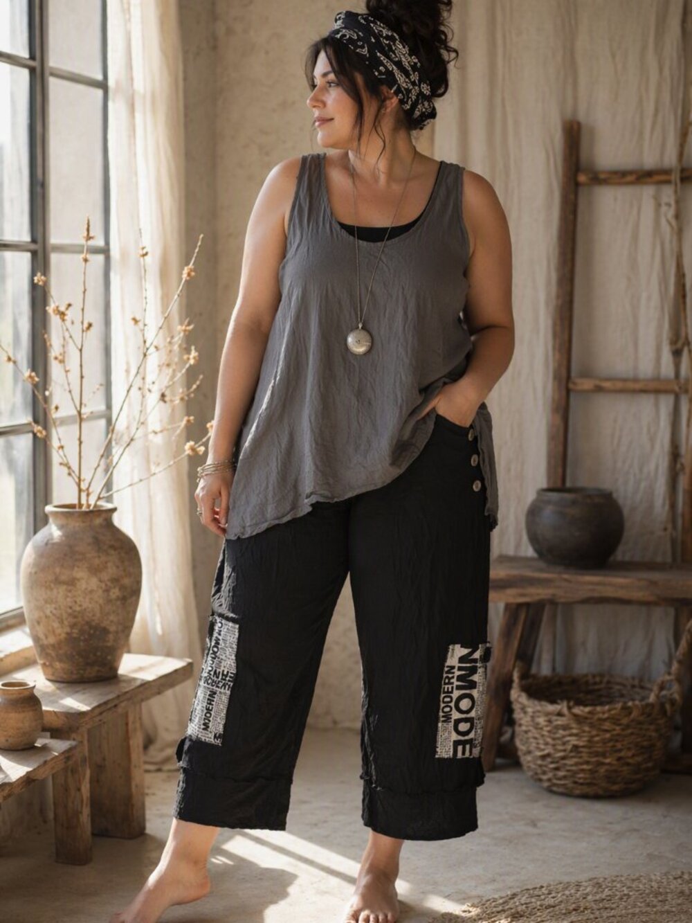 🖤TJ Size 16 Black Cropped Pants | Artistic Pocket Detail | Unique Button Accent